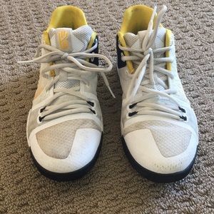 Kyrie 3 Golden/White Basketball Shoes
